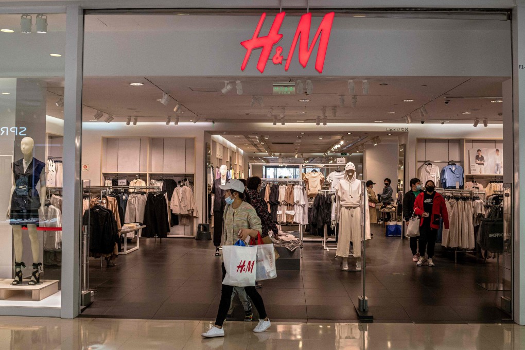 Shoppers visit Swedish clothing giant H&M in Beijing on March 25, 2021. Photo: AFP