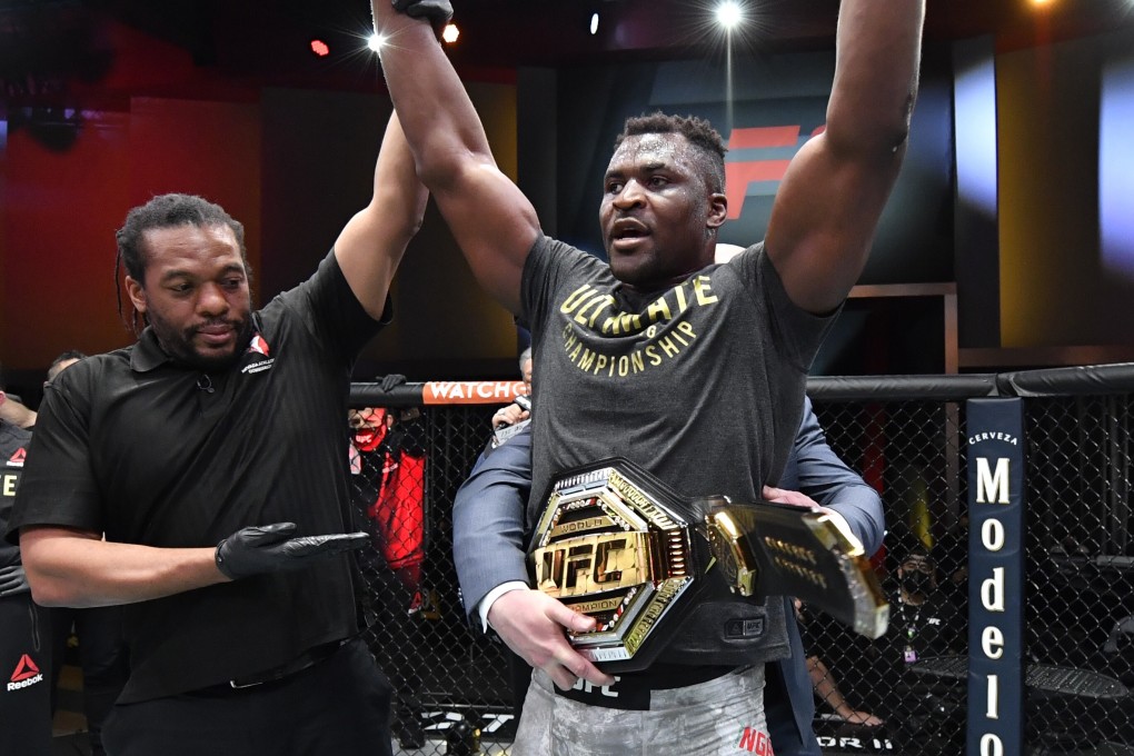 Dana White puts the heavyweight title around Francis Ngannou’s waist at UFC 260. Photo: Jeff Bottari/Zuffa LLC
