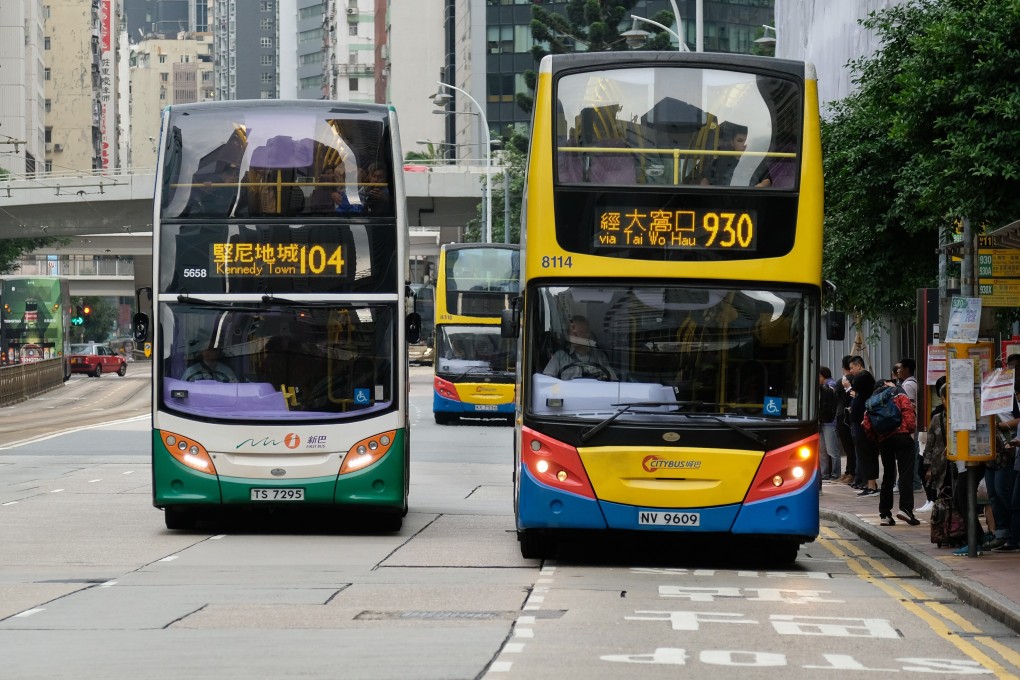A New World First Bus (left) and Citybus on Queensway, in Admiralty. Photo: Fung Chang