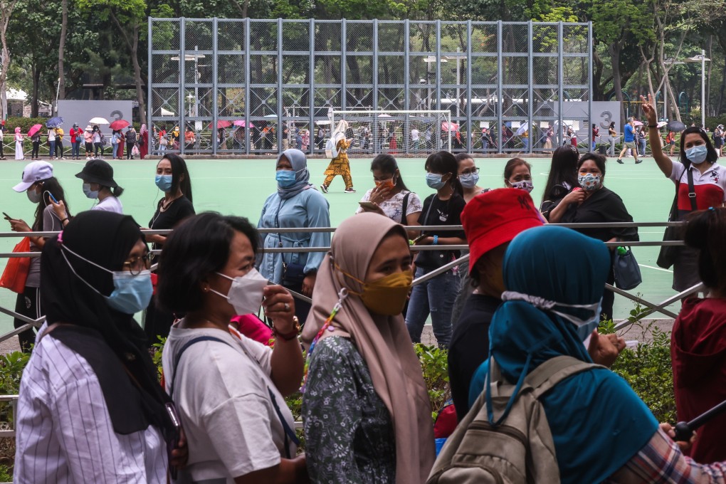 Hong Kong foreign domestic workers stood in long queues over the weekend after a mandatory Covid-19 testing order was put in place for the community. Photo: K. Y. Cheng