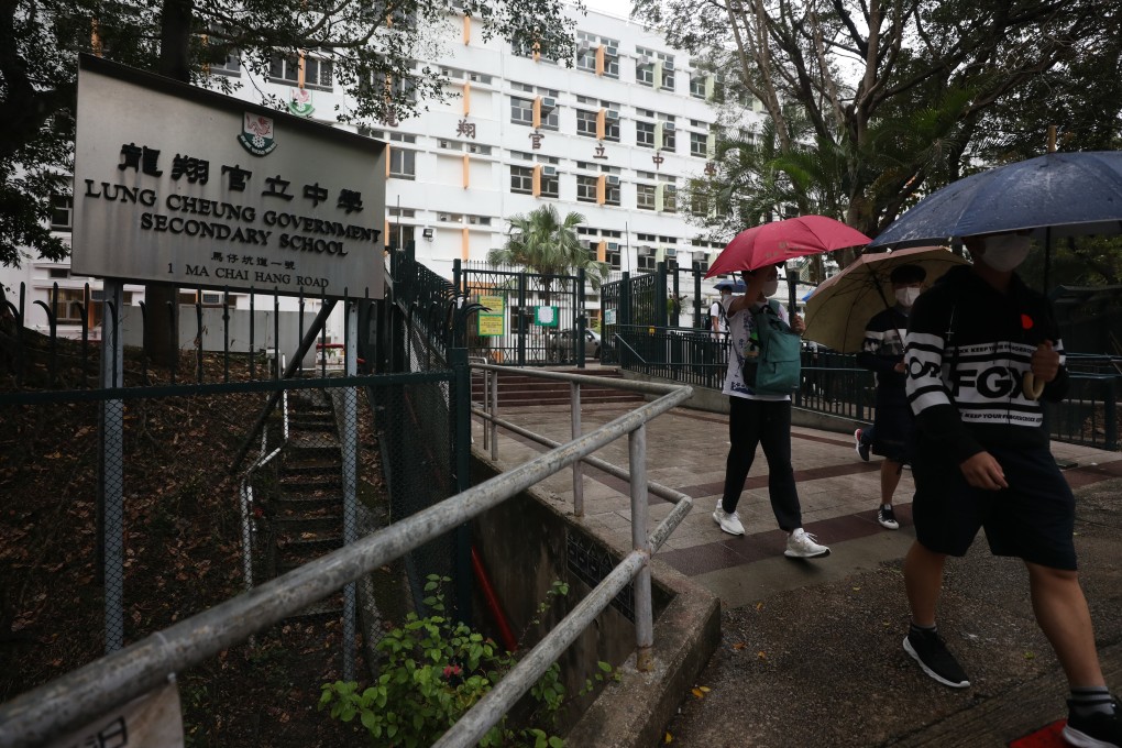 Pupils leave Lung Cheung Government Secondary School in Wong Tai Sin. Photo: Xiaomei Chen