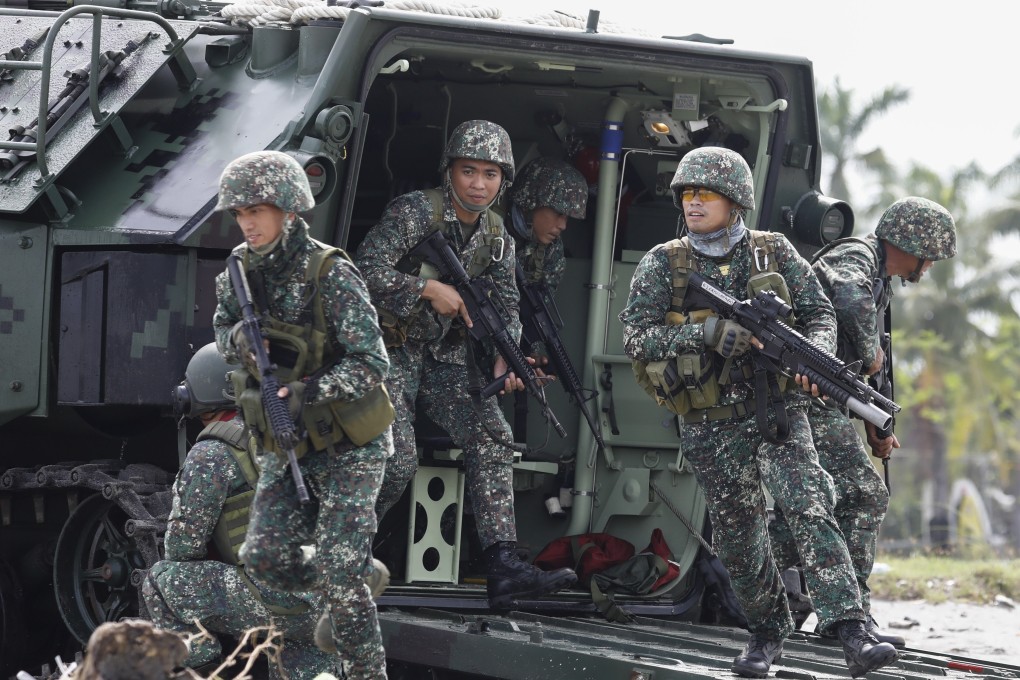 Philippine Marines and Armed Forces reservists train in Subic Bay Freeport Zone, Philippines. Photo: EPA-EFE