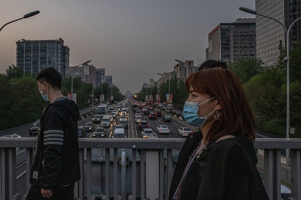 People walk on a bridge in Beijing. China and the US, the world’s two biggest carbon polluters, have agreed on cooperating together to tackle climate change. Photo: EPA-EFE