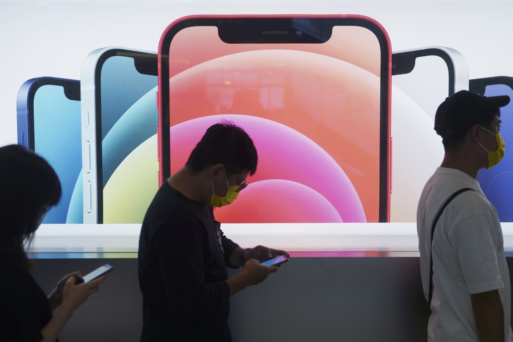 Increased bonus pay offered by Foxconn Technology Group to new assembly line workers at its plant in Zhengzhou, in central Henan province, indicates how the Apple supplier is ramping up iPhone production ahead of the launch of new models in the second half of the year. Photo: SCMP