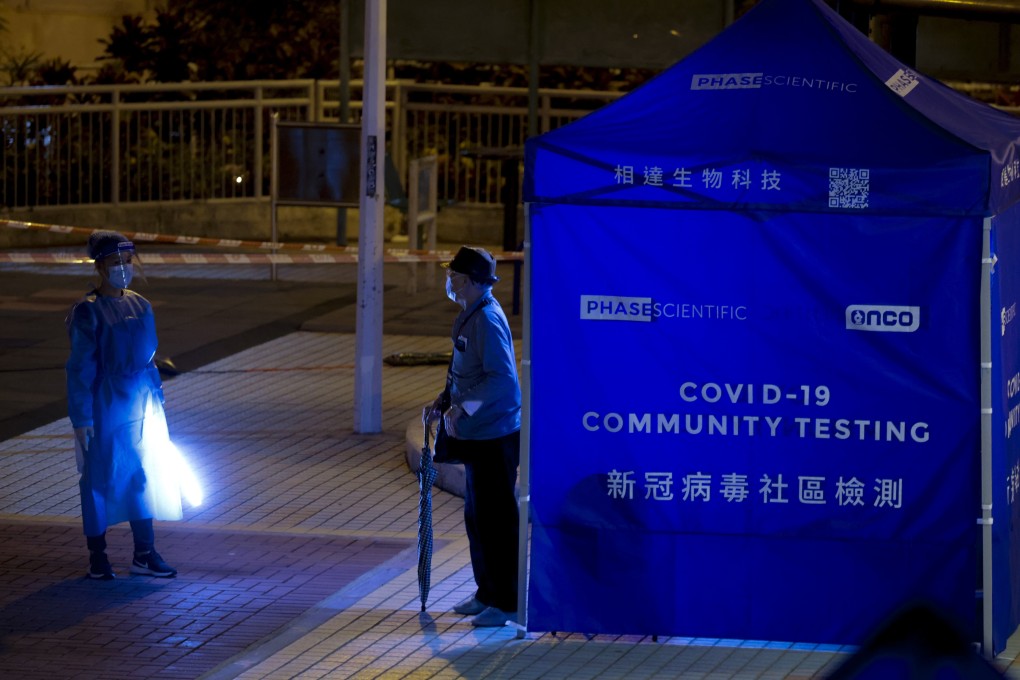 Fung Hing House in Hing Wah (II) Estate was locked down on Thursday evening for testing of residents. Photo: May Tse