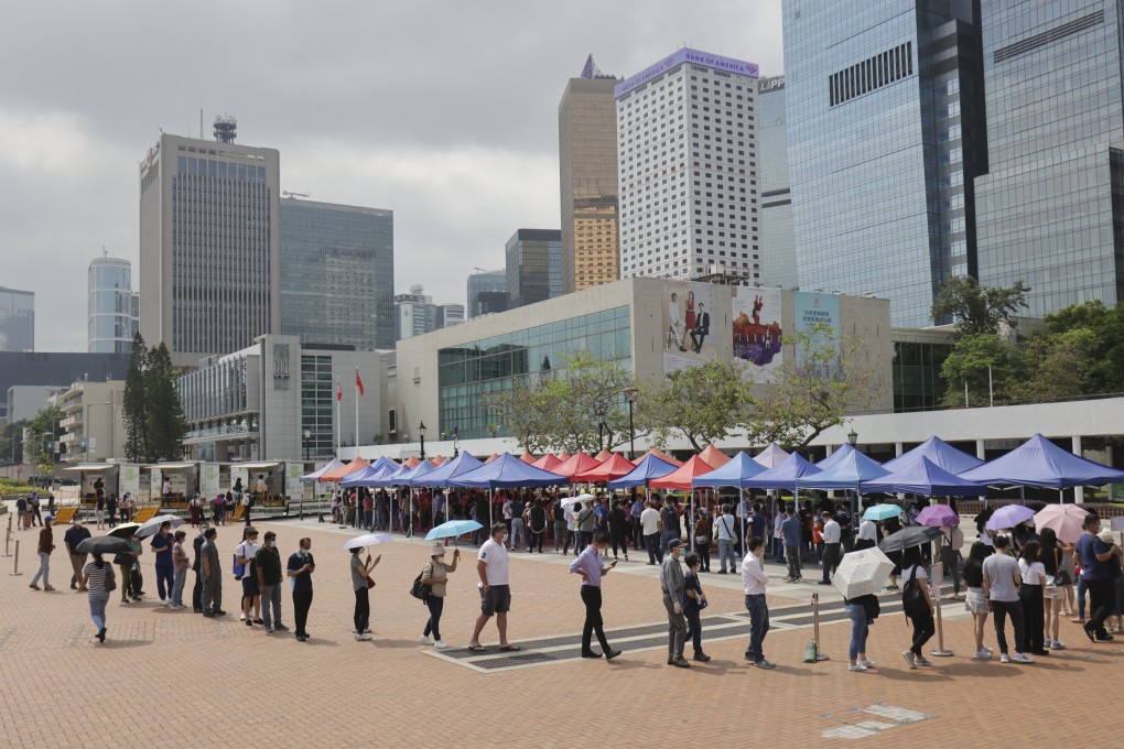 Residents wait for Covid-19 testing in Central. Photo: May Tse