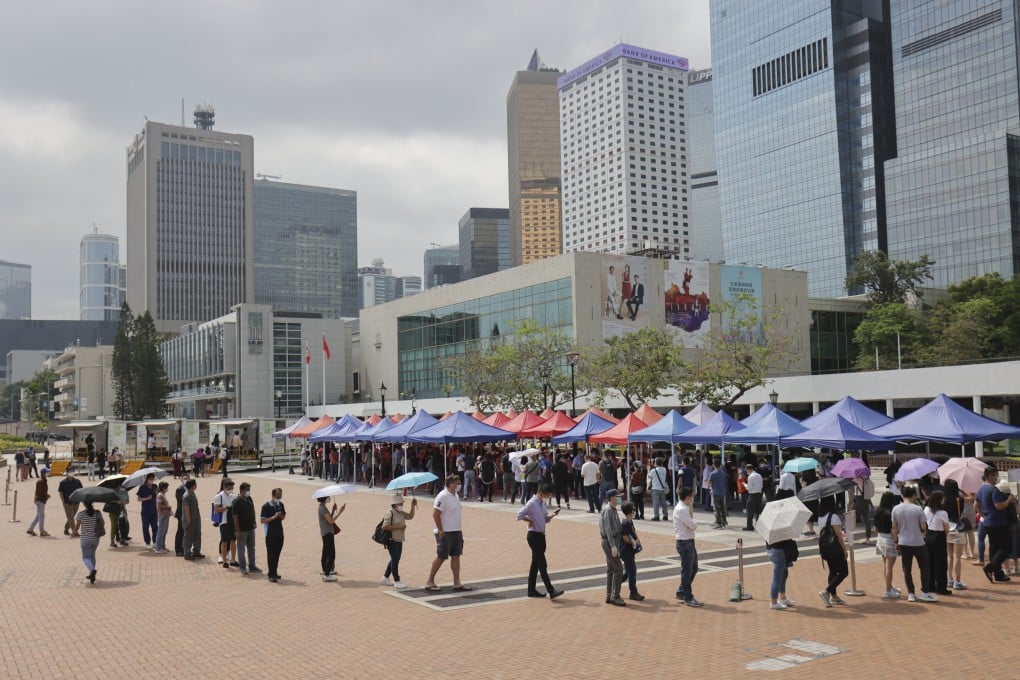 Residents wait for Covid-19 testing in Central. Photo: May Tse