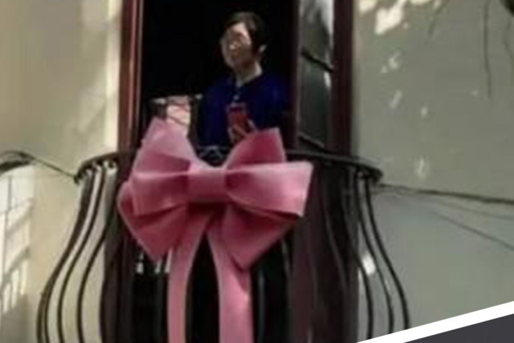 The giant pink bow and resulting flood of photo-takers has been described as another example of how “daka” culture – travelling to be seen – is ruining people’s lives in China.