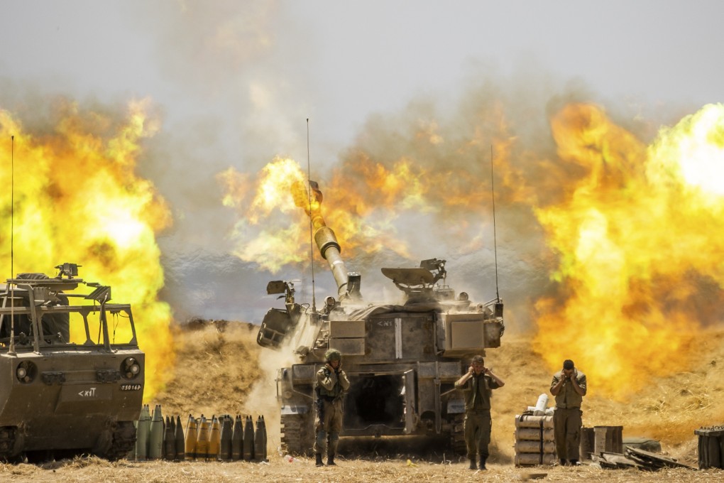 An Israeli artillery unit fires toward targets in Gaza Strip. Photo: AP