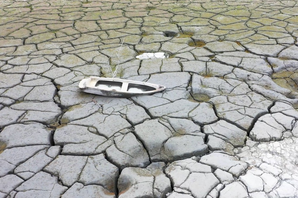 A boat is stranded on a dried lake bed in Sun Moon Lake in Nantou county in central Taiwan amid a heatwave on the self-ruled island. Photo: AP
