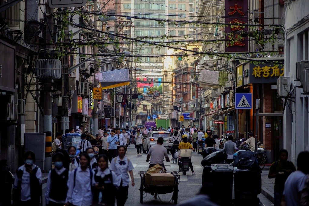 People walk along at a street, following the outbreak of the coronavirus disease (COVID-19), in Shanghai on May 10, 2021. Photo: Reuters
