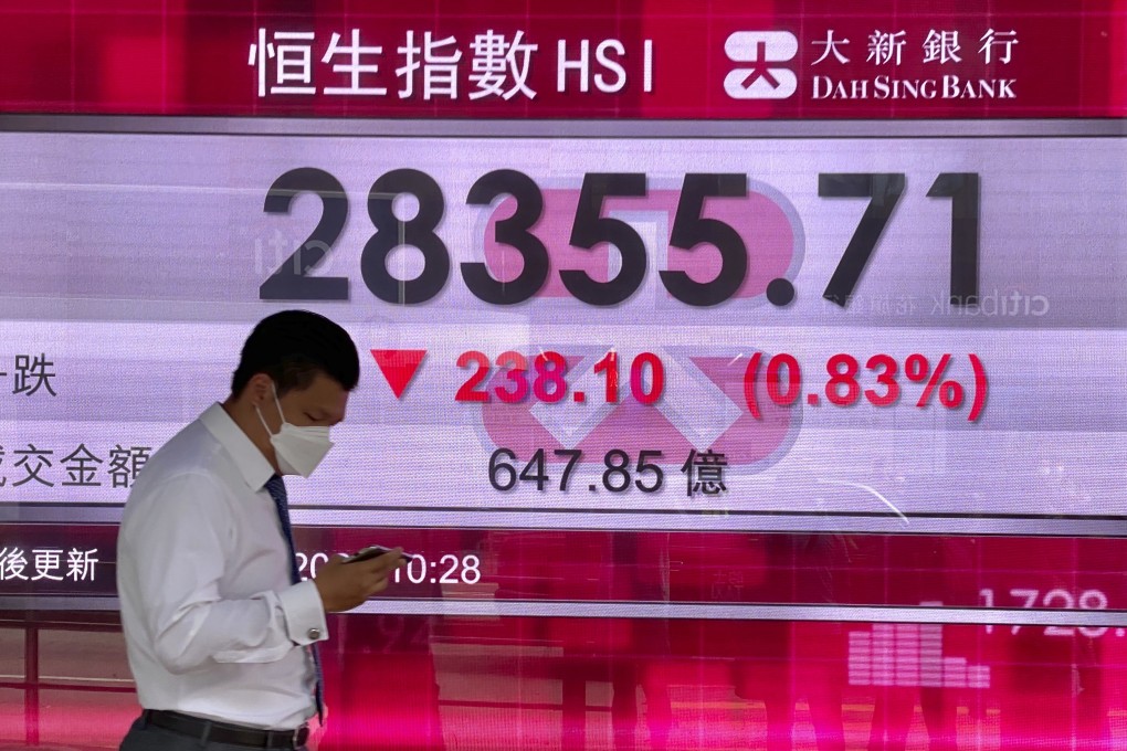 A bank's electronic board showing the Hong Kong share index at Hong Kong stock exchange Thursday, May 20, 2021. Photo: AP