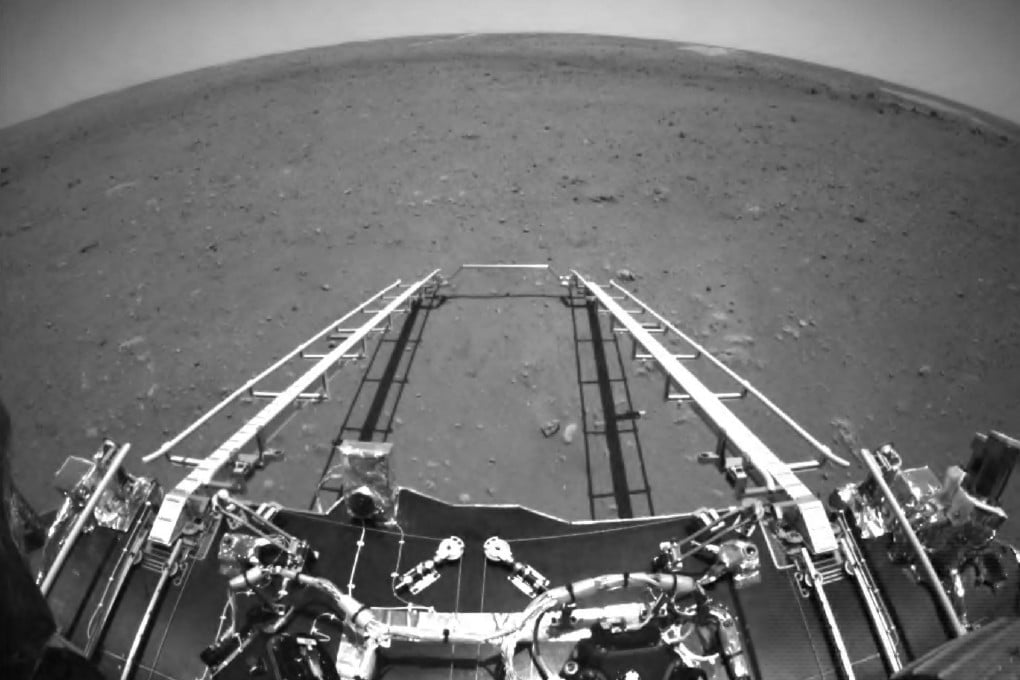 The Zhu Rong rover has rolled down the landing vehicle ramp and is exploring the red planet. Photo: CNS/CNSA