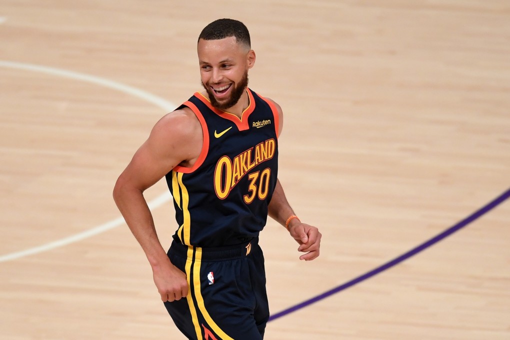 Golden State Warriors guard Stephen Curry smiles after shooting a basket over Los Angeles Lakers forward LeBron James in the NBA. Curry’s game worn shoes featuring Bruce Lee imagery have raised more than US$50,000. Photo: Jayne Kamin-Oncea-USA Today Sports