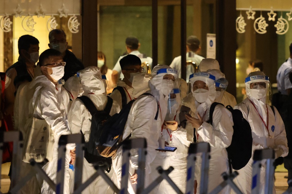 The infection of a 46-year-old domestic helper forced the overnight lockdown of Island Harbourview Tower 6 in Tai Kok Tsui. Photo: K. Y. Cheng