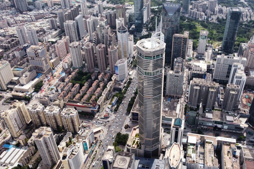The landmark skyscraper in the city’s famous Huaqiangbei electronics district began swaying for no apparent reason on the afternoon of May 18. Photo: Martin Chan
