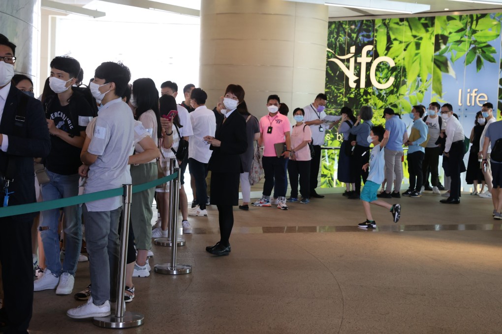 Buyers queue up for The Upper South developed by Henderson Land at a sales office in Central on Sunday. Photo: Nora Tam