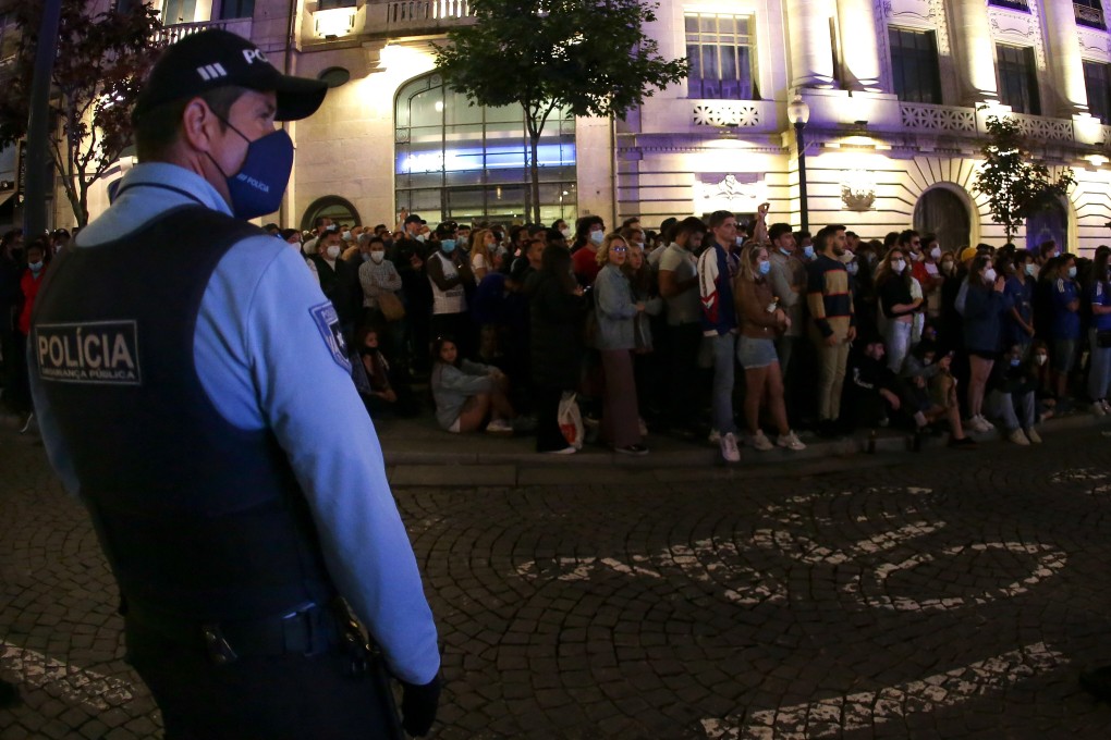 Chelsea supporters celebrate in Avenida dos Aliados after their team beat Manchester City in the final of Uefa Champions League. Photo: EPA