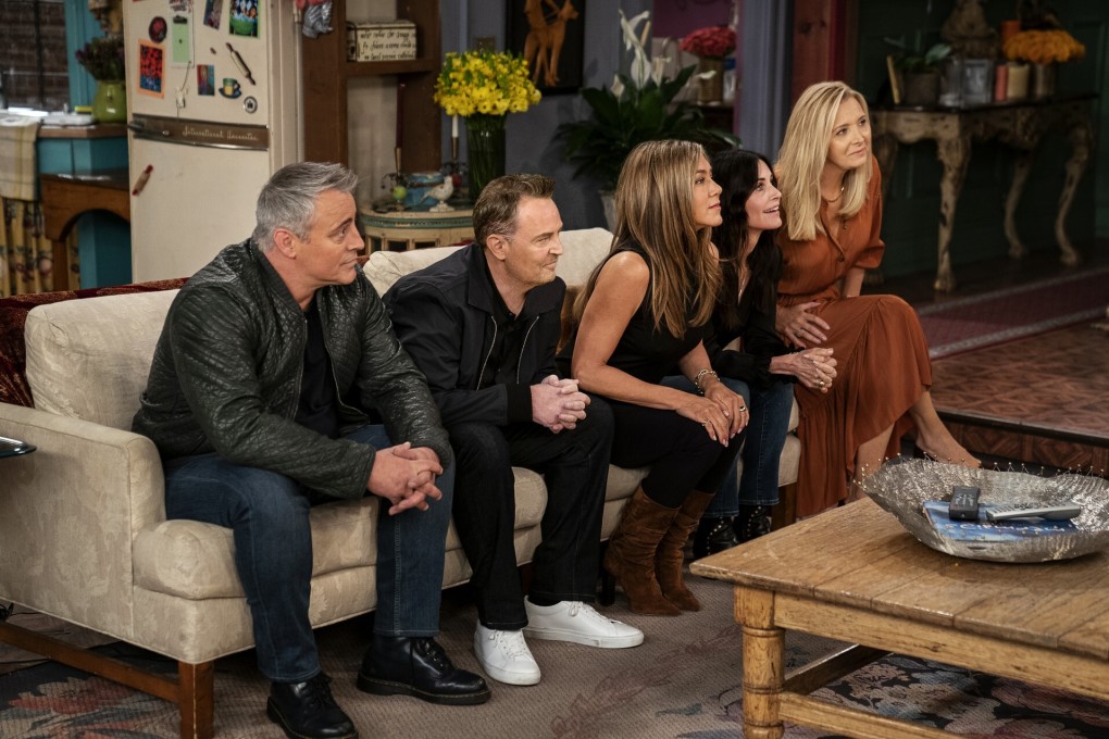 (From left) Matt LeBlanc, Matthew Perry, Jennifer Aniston, Courteney Cox and Lisa Kudrow in Friends: The Reunion reliving “The One with the Embryos” episode. Photo: HBO Max