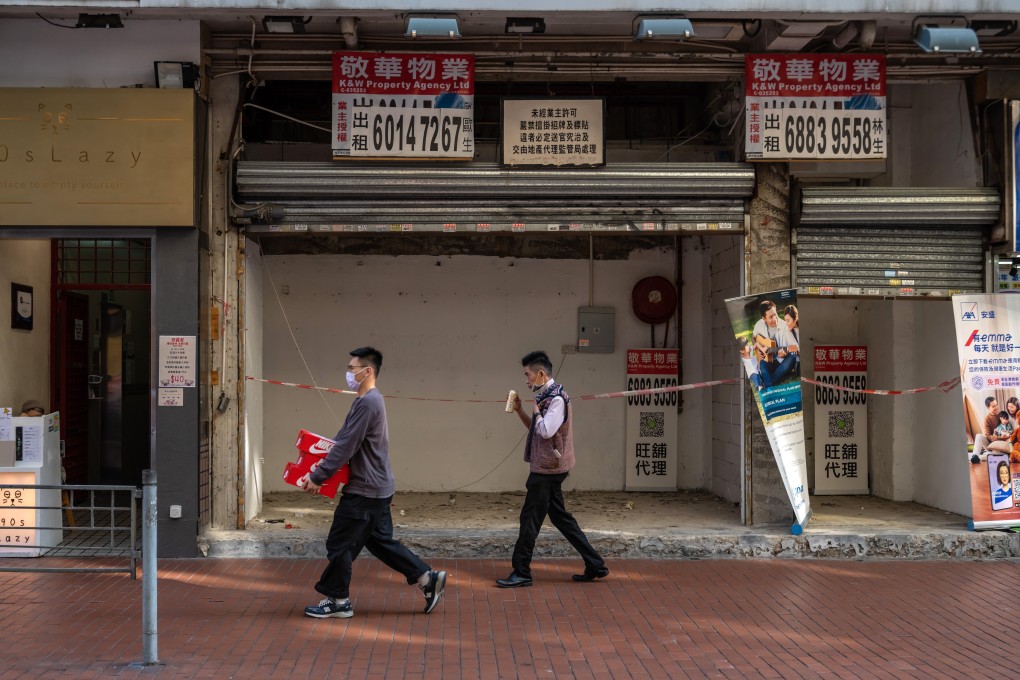 Pedestrians walk past a shuttered store in Hong Kong. Photo: Bloomberg