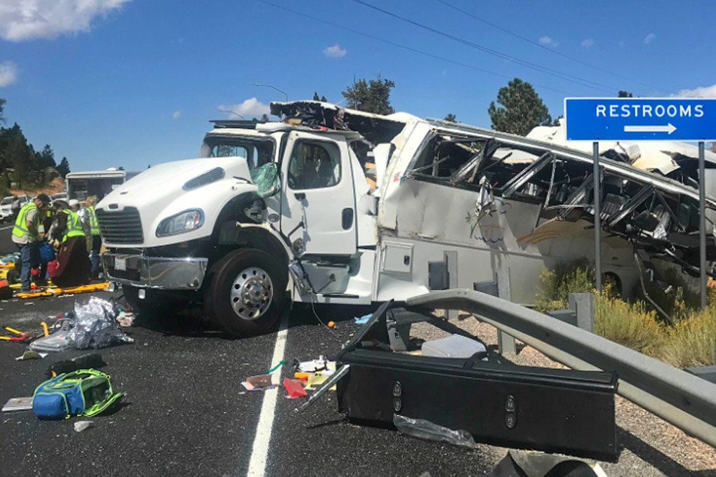 Investigators say a tour bus crash that threw more than a dozen people onto a remote Utah highway in 2019 and killed four Chinese tourists highlights a lack of safety standards for bus roofs and windows. Photo: Garfield County Sheriff’s Office via AP