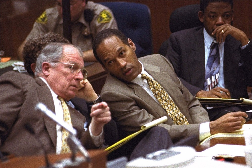 O.J. Simpson and defence lawyer F. Lee Bailey (left) consult each other during the murder trial in Los Angeles in June 1995. Photo: AP