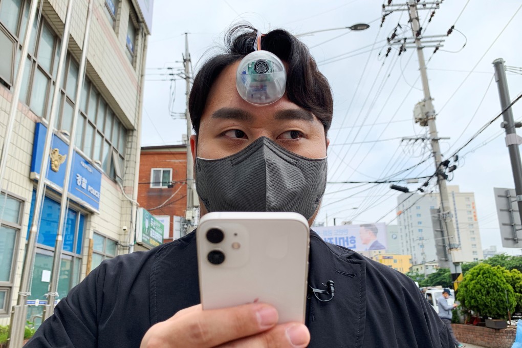 South Korean industrial designer Paeng Min-wook showcases a robotic eye, called “The Third Eye” on his forehead in Seoul, South Korea. Photo: Reuters