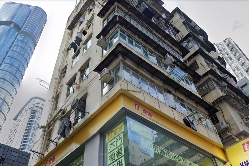 The banner was hanging on a drying rack on a Mong Kok tenement. Photo: Google Map