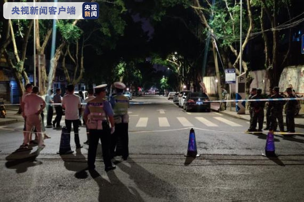 Police evacuated local residents during the siege. Photo: CCTV