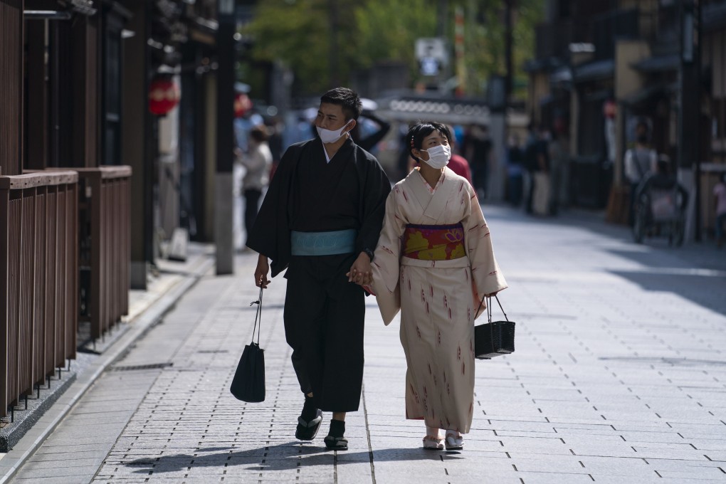 A Japanese couple in Kyoto, Japan. Japan’s Supreme Court ruled on Wednesday that laws requiring married couples to have the same surname are constitutional. Photo: EPA-EFE