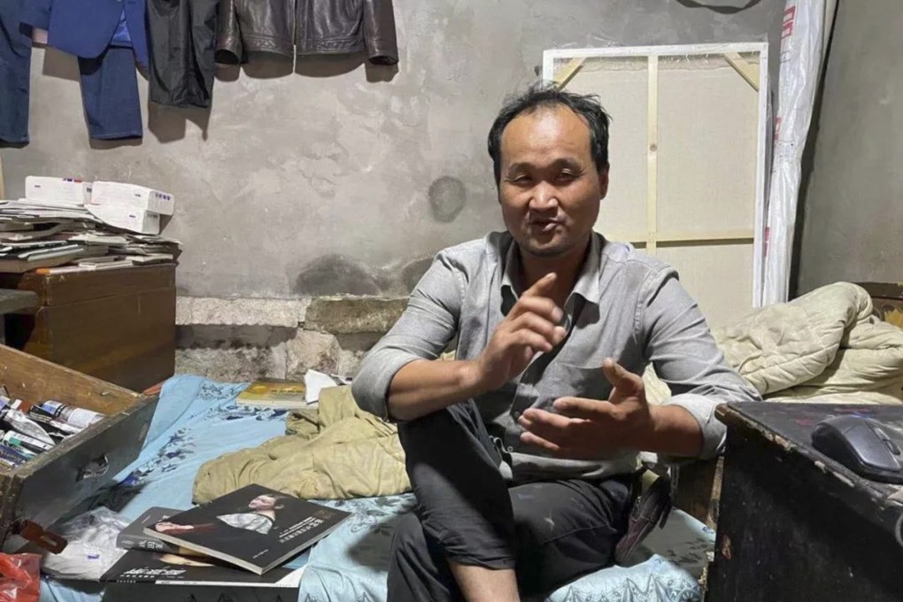 A migrant worker who collects rubbish for a living has ben dubbed the ‘shabby room painter’ for the beautiful artwork he creates in his tiny home. Photo: The Paper