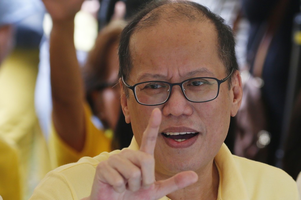 Former Philippine president Benigno Aquino III flashes the ‘L’ sign meaning “Fight!” as he leads a 2018 commemoration of the assassination of his father. Aquino died on June 24 at the age of 61. Photo: AP