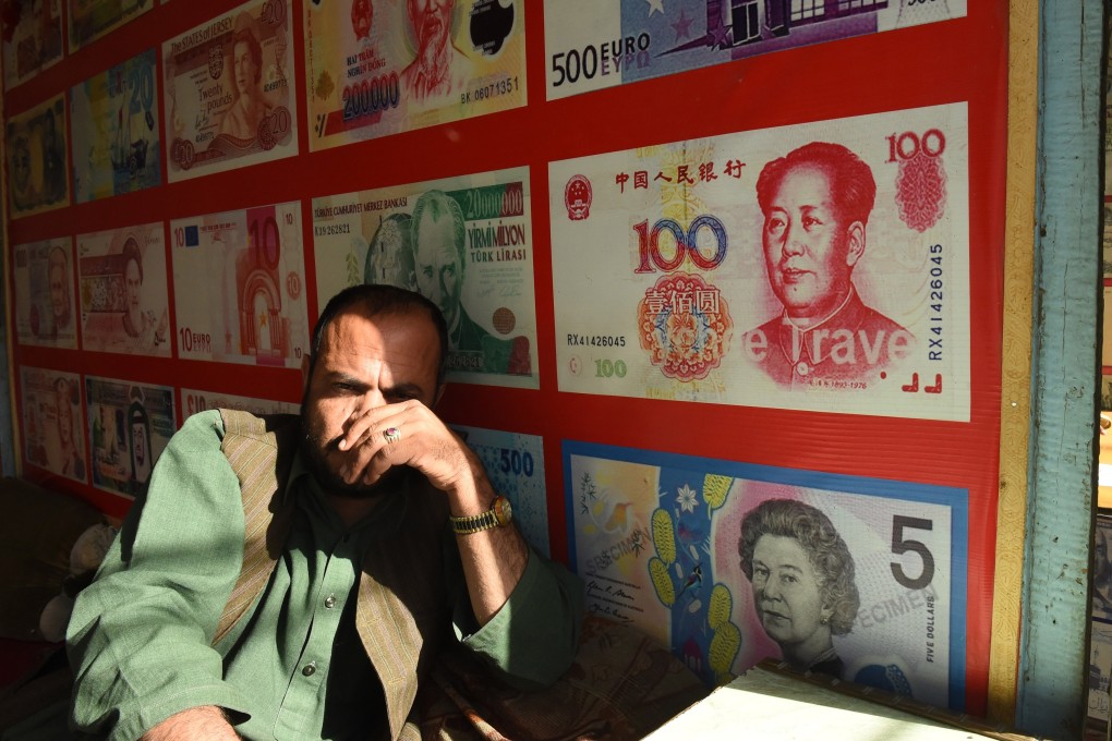 A currency dealer in the Balochistan provincial capital of Quetta in Pakistan on January 3, 2018. Pakistan adopted the use of the Chinese renminbi for imports, exports and financing transactions for bilateral trade and investment activities. Photo: AFP