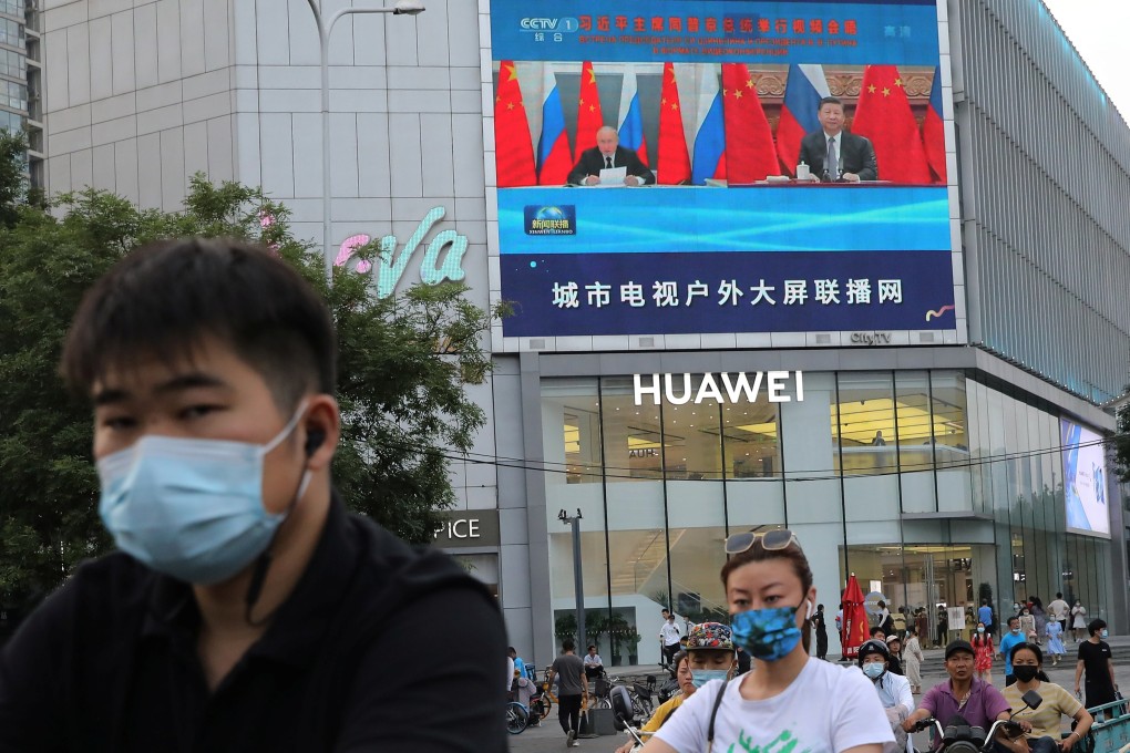 An outdoor screen in Beijing with footage of the video summit between President Xi Jinping and his Russian counterpart Vladimir Putin. Photo: Reuters