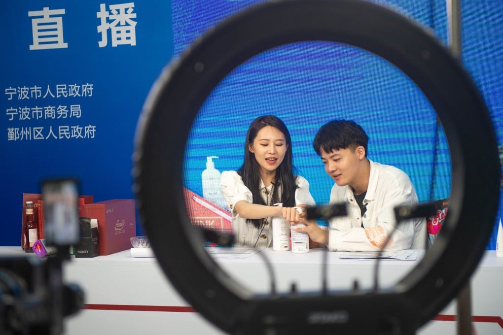 Live-streamers promote products online at the 2nd China-Central and Eastern European Countries (CEEC) Expo in Ningbo, east China's Zhejiang Province, June 9, 2021. Photo: Xinhua