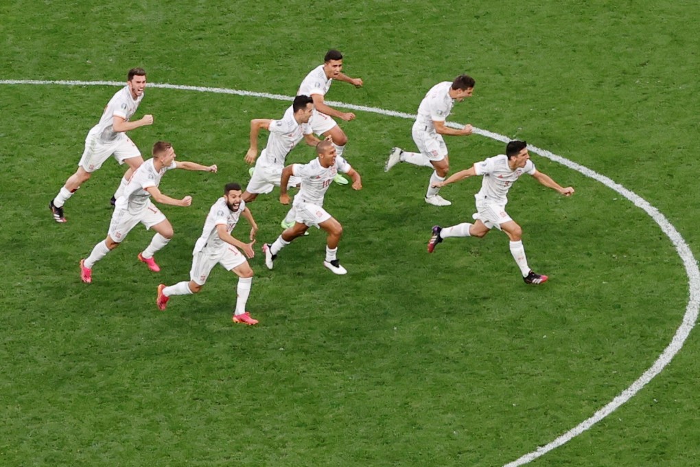 Spain players celebrate after winning the penalty shoot-out against Switzerland in the Euro 2020 quarter-final. Photo: Reuters
