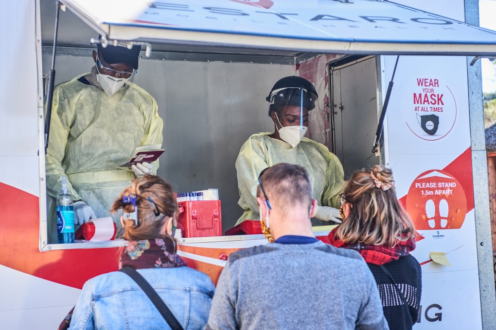 Heath workers administer swab tests at a mobile site in Johannesburg. Photo: Bloomberg