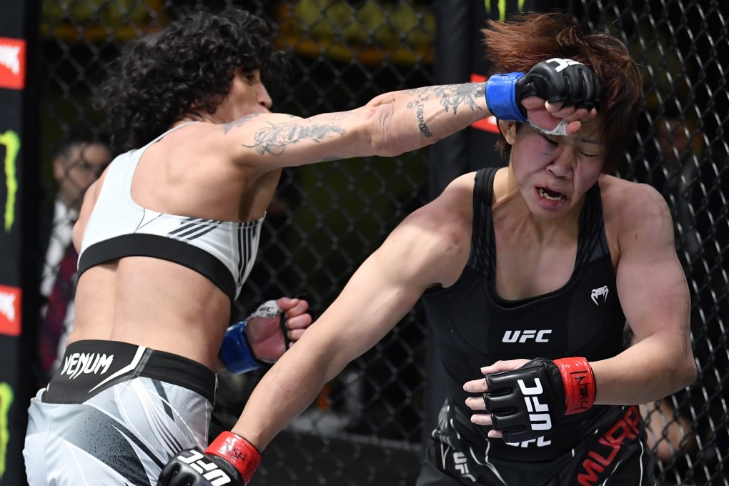 Virna Jandiroba punches Kanako Murata in their strawweight bout at UFC Vegas 29. Photo: Chris Unger/Zuffa LLC