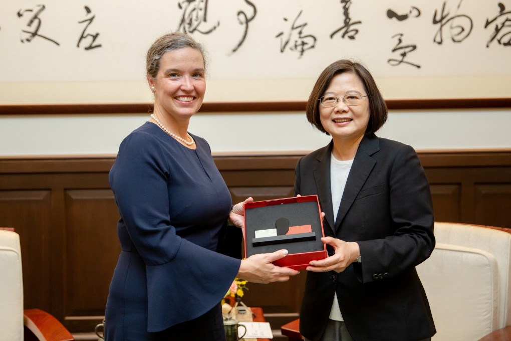 Sandra Oudkirk (left) meets President Tsai Ing-wen during a visit to Taiwan in 2019. Photo: Handout