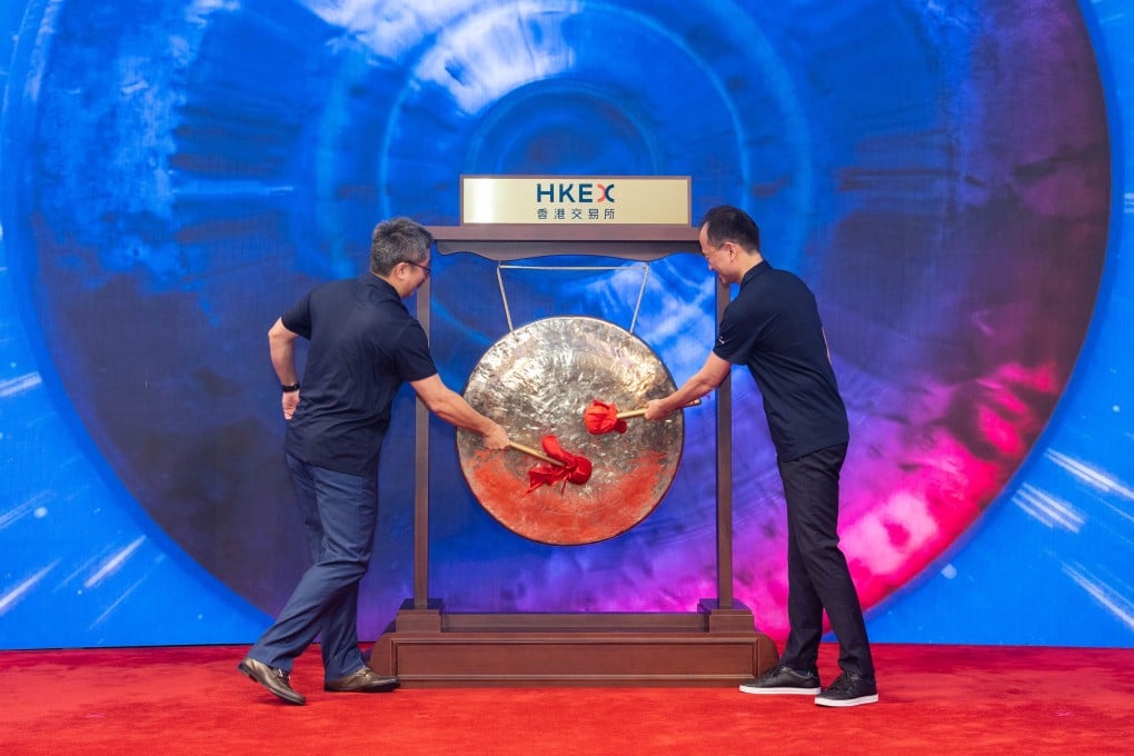 Brian Gu, vice chairman of XPeng and managing director Charles Zhang (right), are seen hitting the gong on its Hong Kong trading debut on July 7, 2021. Photo: HKEX
