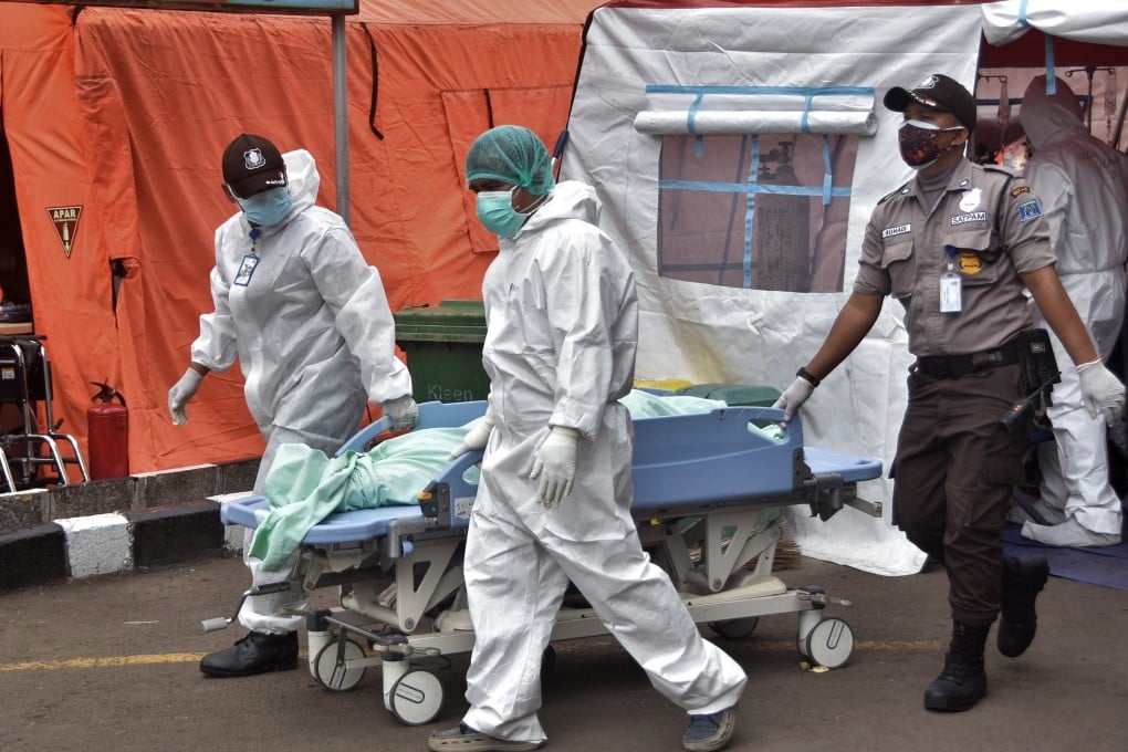 The main factor in poor outcomes globally has been overwhelmed hospitals without enough beds, ventilators and oxygen. Photo: AFP