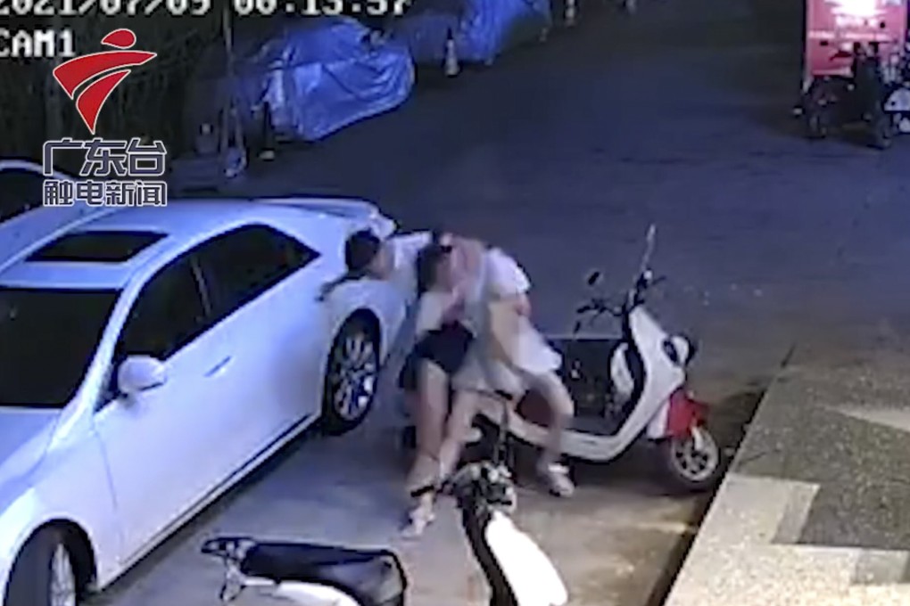 CCTV captured the moment a man tried to violently abduct his ex-girlfriend in China. Photo: Weibo
