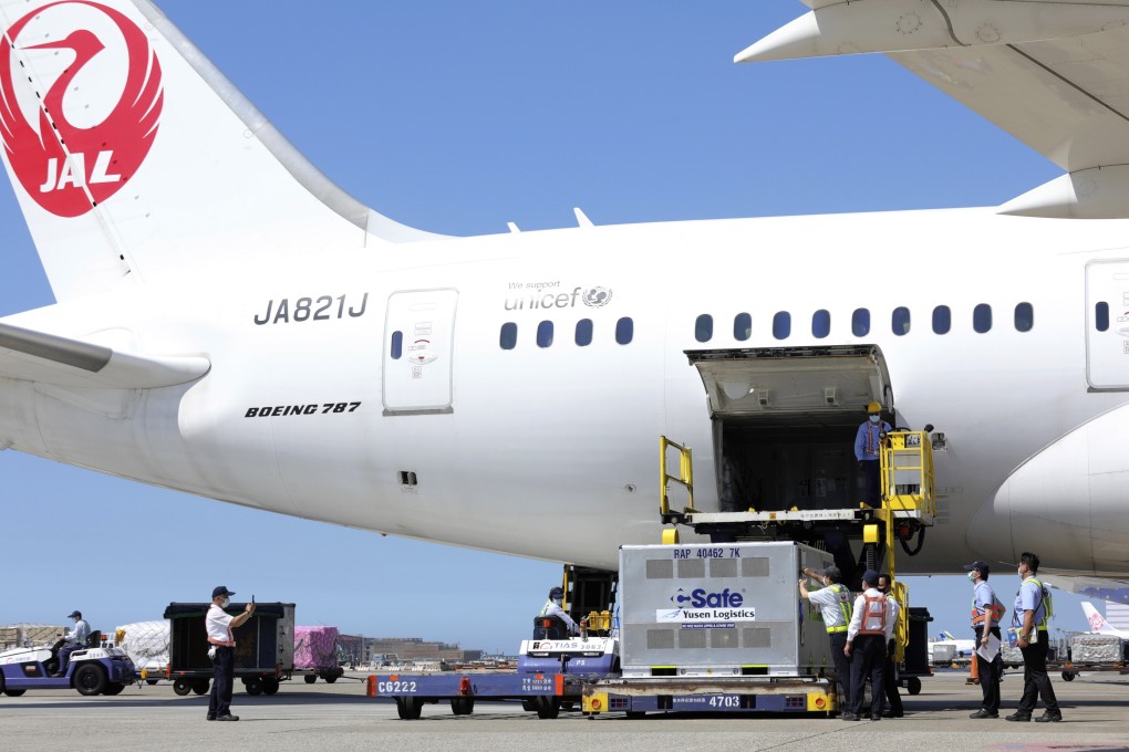 Workers unload a shipment of AstraZeneca vaccine from Japan at the Taoyuan airport near Taipei on July 8. Photo: Taiwan Centres for Disease Control