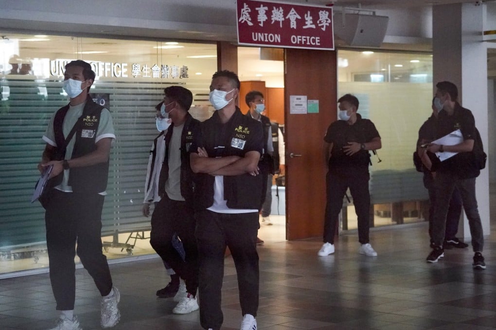 Police raid the student union offices on Friday. Photo: Felix Wong