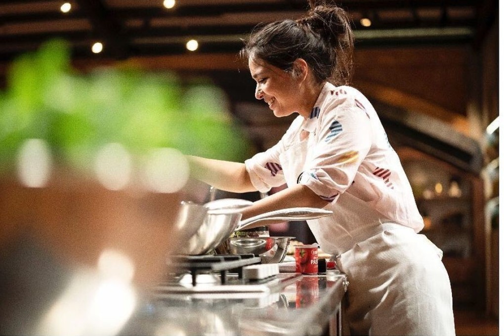 Kishwar Chowdhury prepares her entry for the ‘MasterChef Australia’ finale. Photo: Instagram / @kishwar_chowdhury