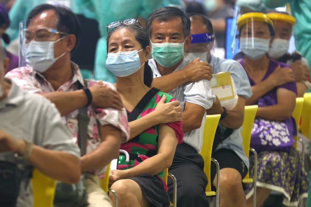 People in Taiwan rest after receiving a dose of the Moderna vaccine. Photo: Reuters.