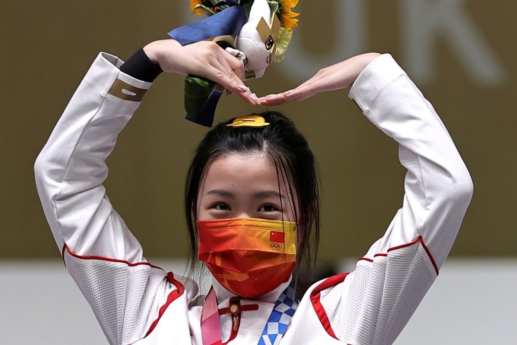 Yang Qian makes a heart after winning the gold medal. Photo: Reuters