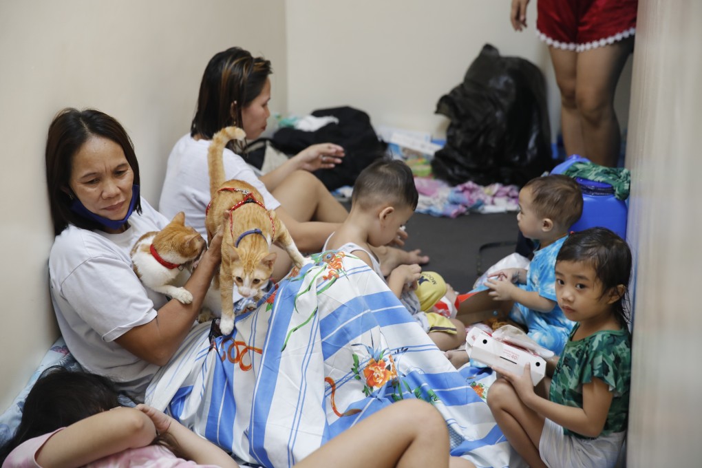 Thousands of Filipinos forced to flee homes as monsoon rains lash the ...