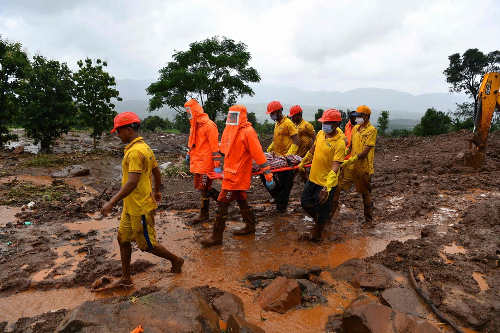 Target Disaster Response Force (TDRF) personnel carry the body of a victim at the site of a landslide at Taliye, on July 24, 2021, in the western state of Maharashtra. Photo: AFP