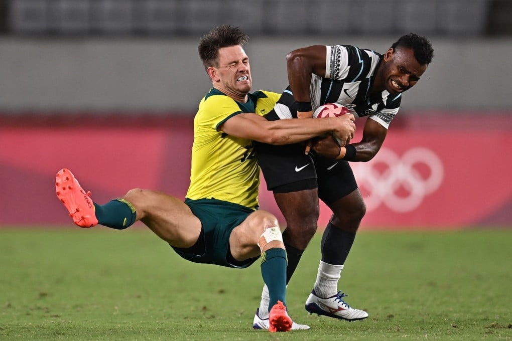 Australia's Lachlan Anderson and Fiji's Jerry Tuwai fight for the ball at Tokyo 2020. Photo: AFP